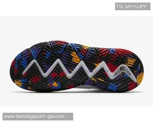 未来之星闪耀赛场Nike为NCAA女篮球员朱朱沃特金斯特别推出个性配色球鞋