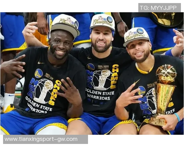 追梦与库里携手共进各展风采共同引领球队的精彩旅程